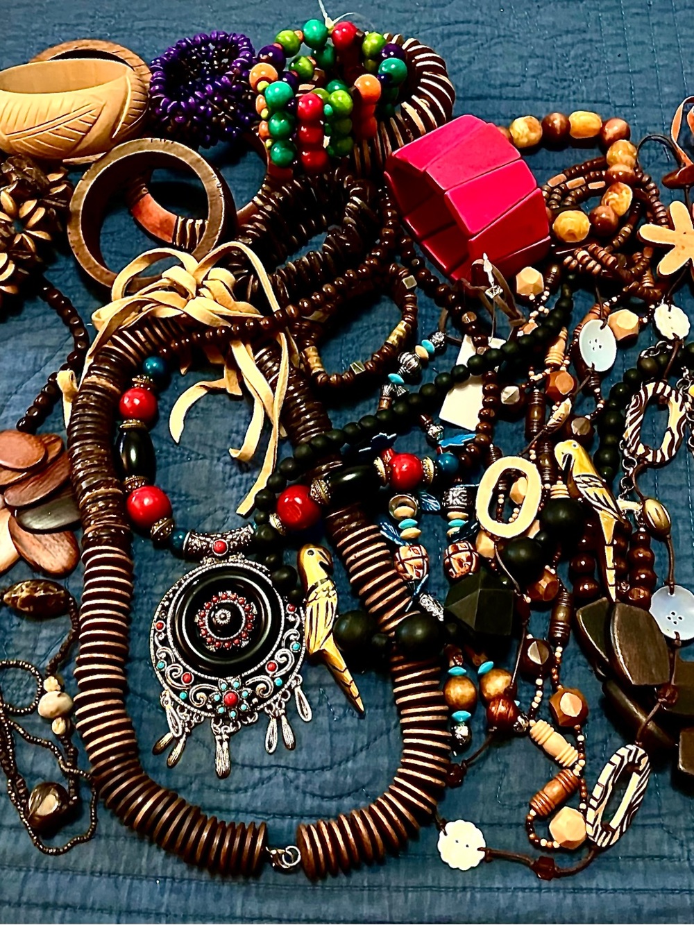 22 Wooden Piece Mixed Jewelry Lot - Picture 2 of 4